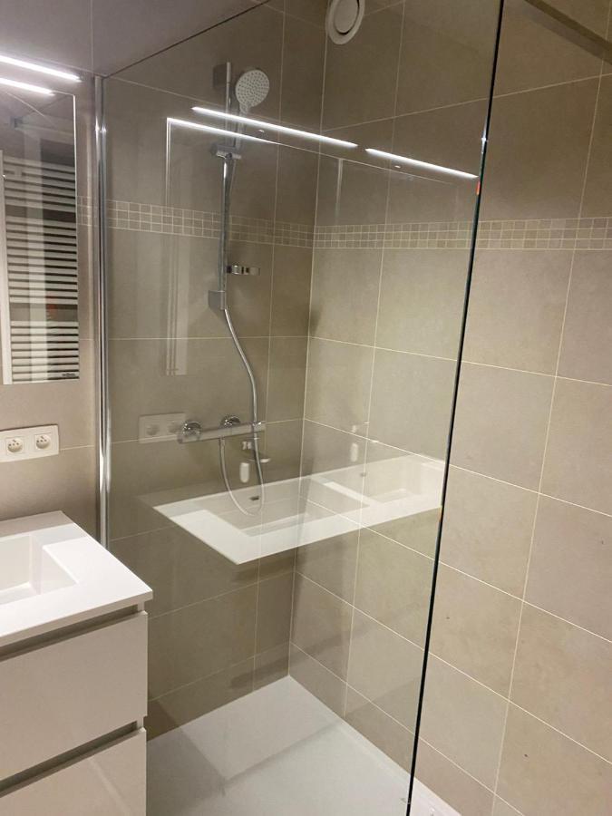 Lichtrijk 2-Slaapkamerappartement Met Zeezicht En Gratis Parking Ostend Exterior photo